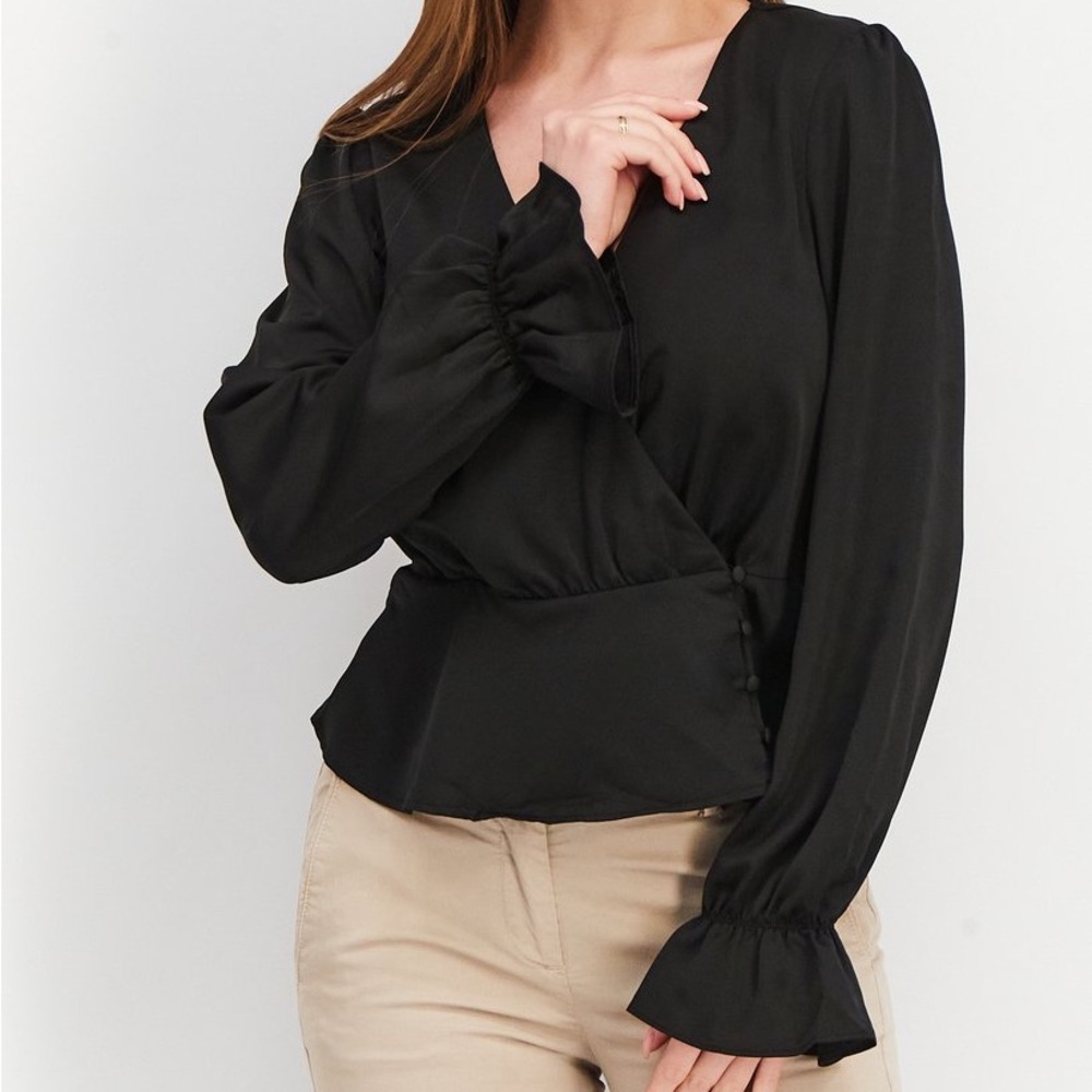 FOREVER 21 | Black Long Sleeve Button Wrap Top Size Small